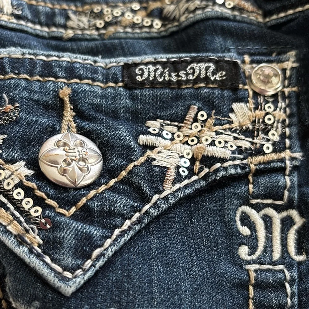 Miss Me Mid~Rise Boot Denim Jeans Sz 29X32.5 Stretch Bling Flap Pockets Distress - Picture 6 of 7